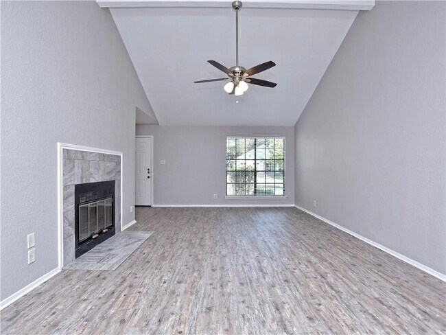 Building Photo - 802 Primrose Ln