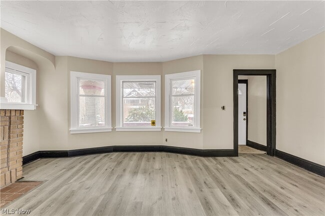 Building Photo - 1063 E 171st St