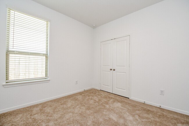 Building Photo - 1304 Ventura Crk Dr