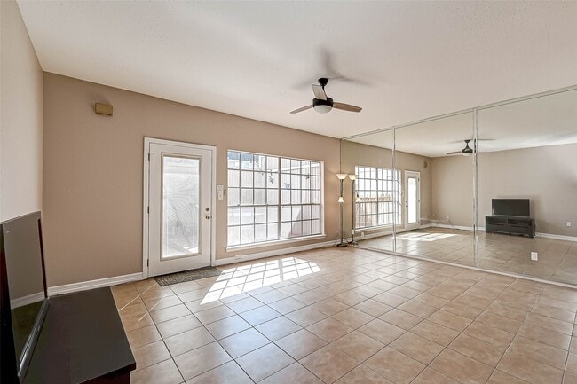 Building Photo - 2232 S Piney Point Rd