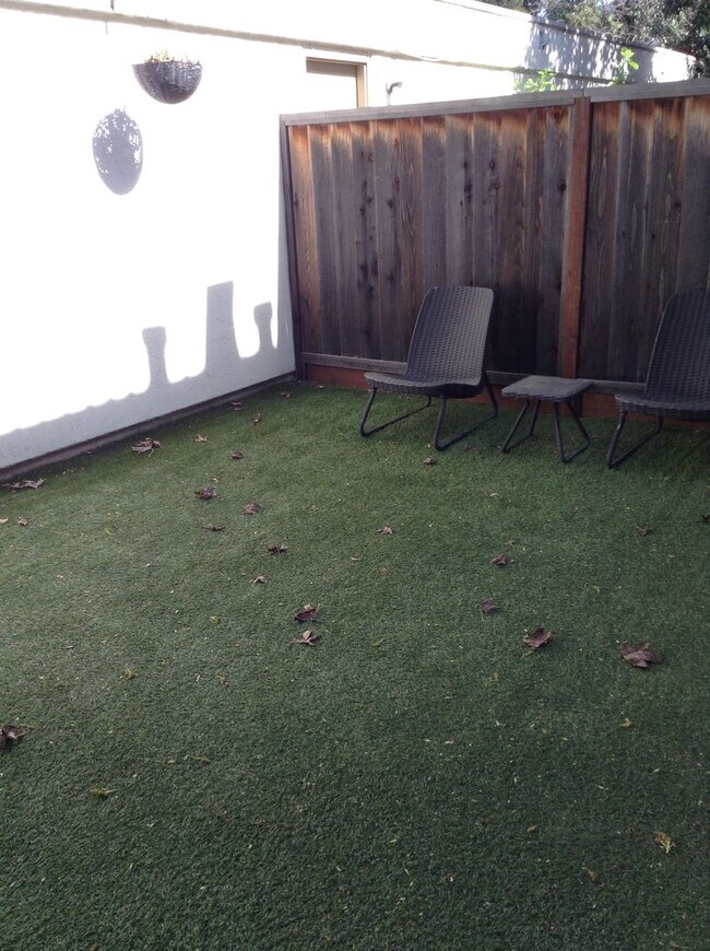 Building Photo - Stunning Townhouse on Mission Boulevard of Fremont