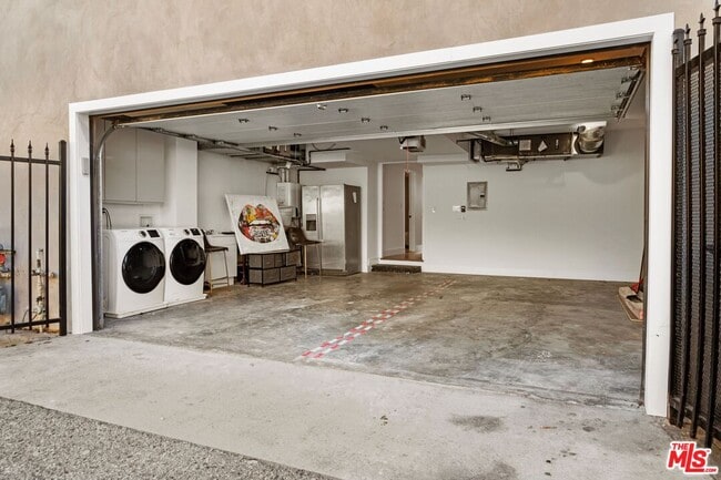 Building Photo - 411 Grand Blvd