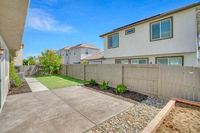 Building Photo - Modern 3-Bed, 3-Bath Vacaville Home Built ...