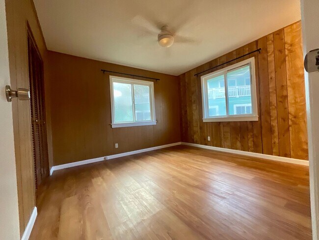 Building Photo - Beautiful, Bright & Airy Beach House--3Bed...