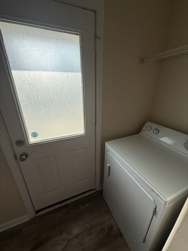 Building Photo - Discover Comfort and Convenience 3 BR/3 BA Home in Desirable Bridgewater Community!