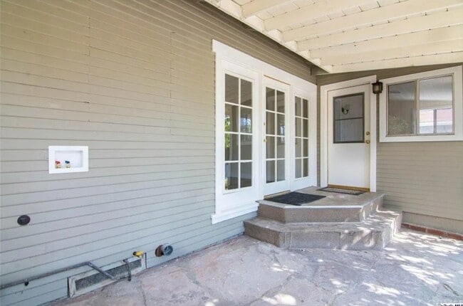 Building Photo - 521 Porter St