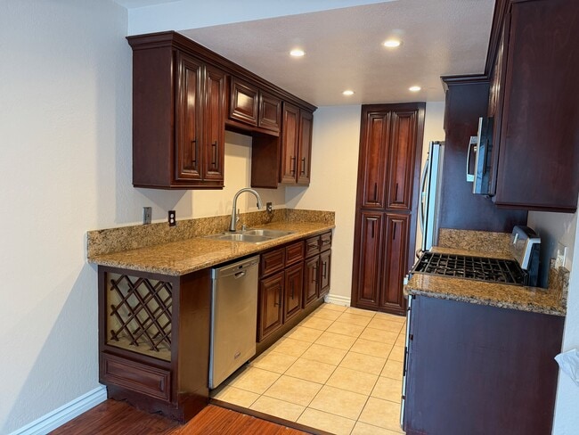 Building Photo - 20279 Green Hill Ln