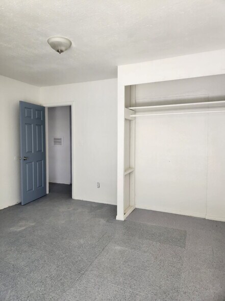 2nd bedroom from backyard access angle - 440 S Mistletoe Ave