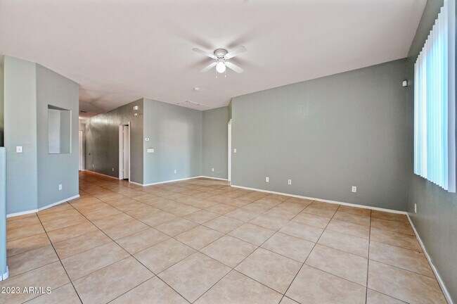 Building Photo - 7409 N Solano Dr