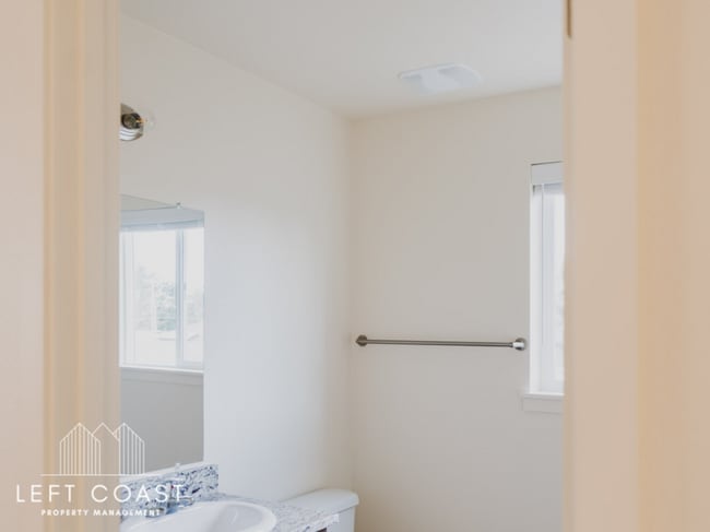 Building Photo - 3031 NE West Devils Lake Rd