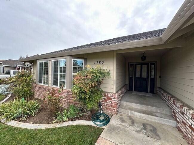 Building Photo - 1780 Paddock Ln