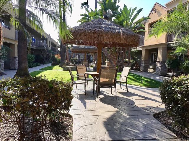 Building Photo - 800 N Mollison Ave