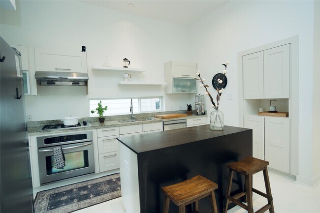 Building Photo - 1820 Southmore Blvd