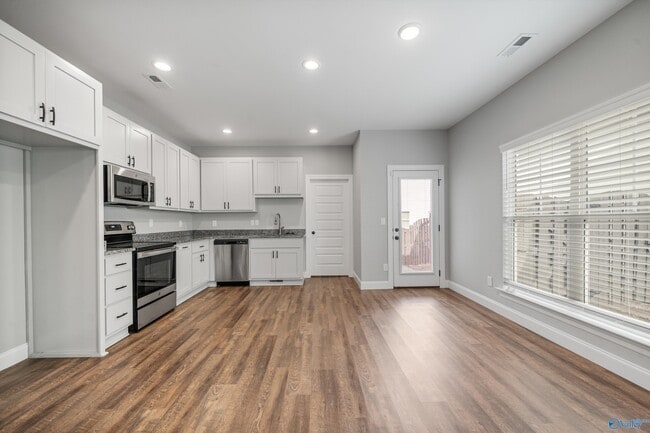 Building Photo - 1013 Highgrove Hts NW