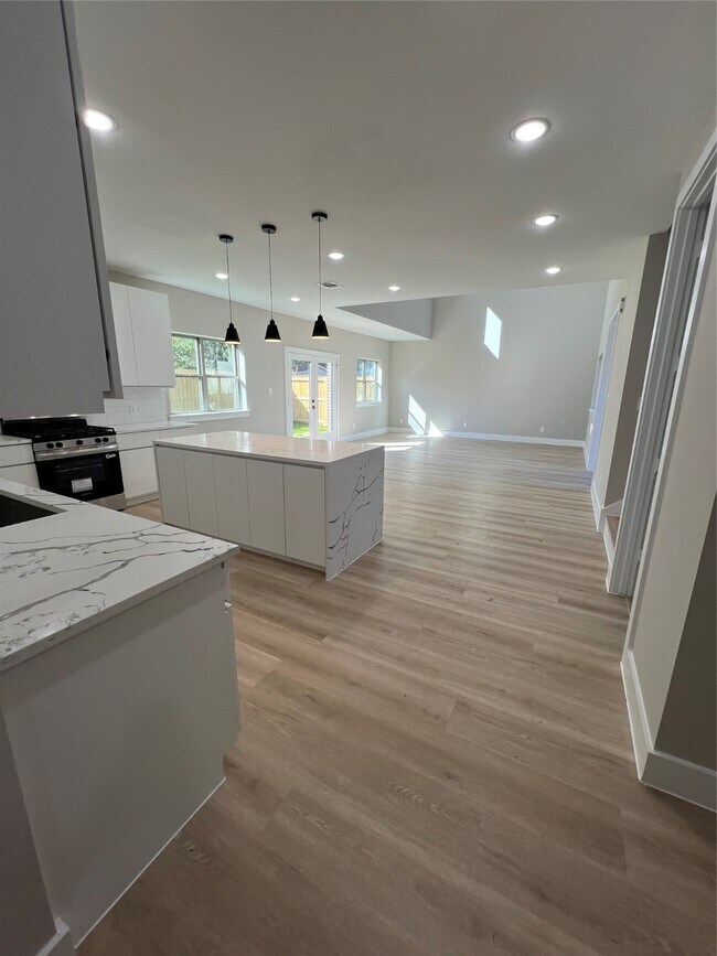 Building Photo - 20027 Venetto St