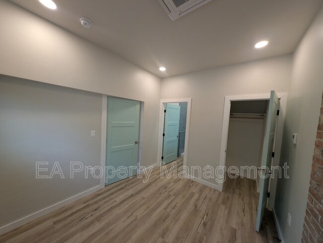 Building Photo - 816 1/2 13th St NW