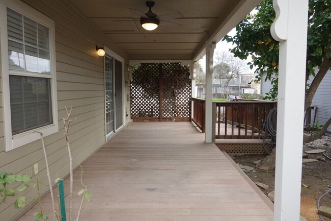 Building Photo - Charming 2 Bedroom in Heart of Downtown