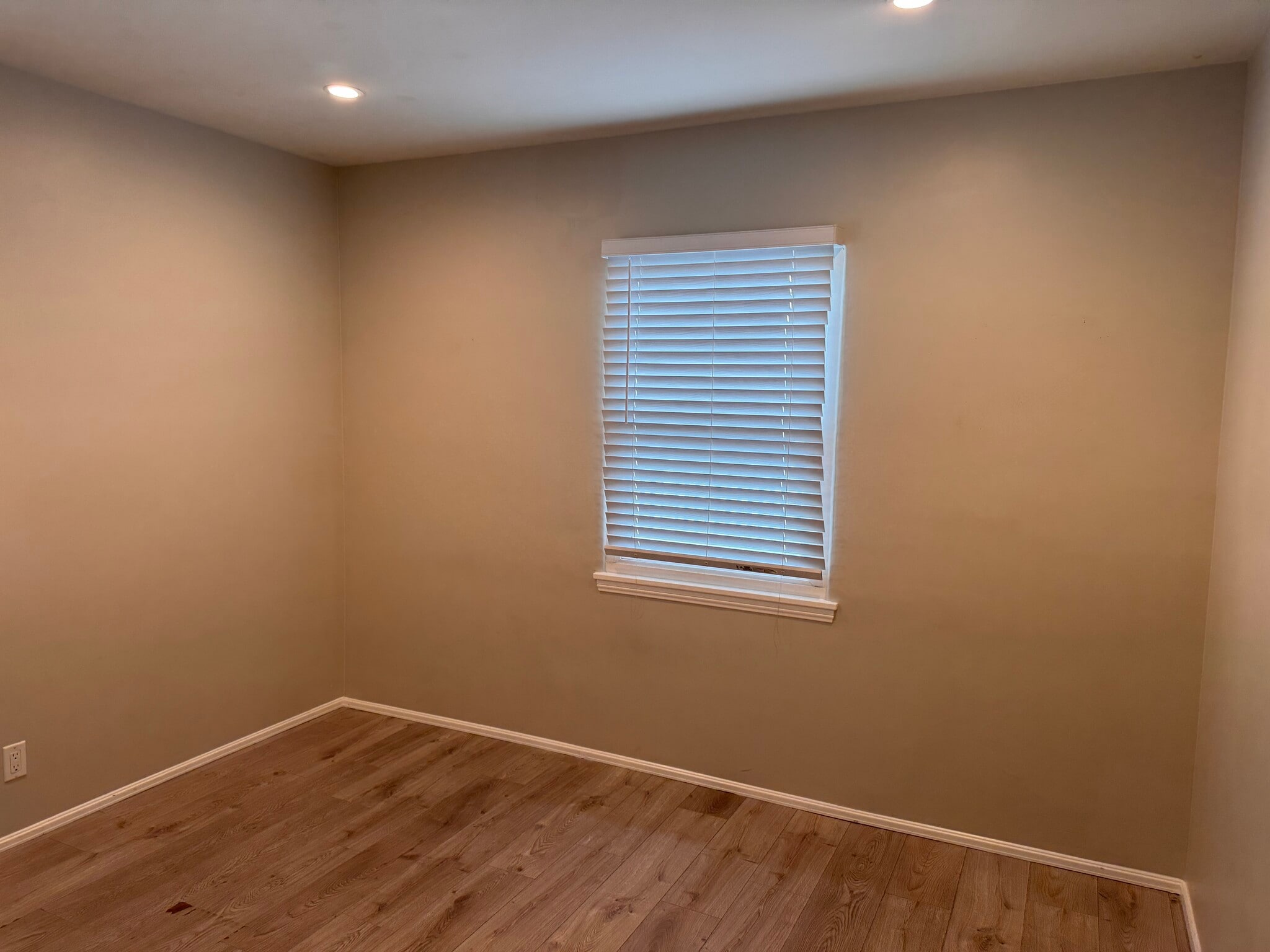 Building Photo - 7454 Gaviota Ave