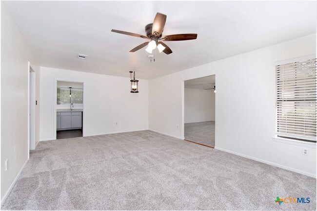 Building Photo - 1405 Oak Park Ln