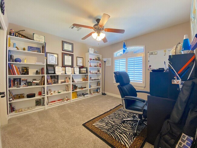 Building Photo - East El Paso Refrig A/C 4bed across from Park!