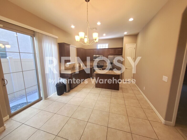 Building Photo - 1367 S Country Club Dr
