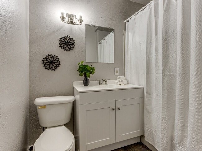 Building Photo - 145 N L Ave