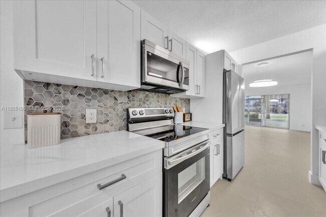 Building Photo - 650 SW 124th Terrace