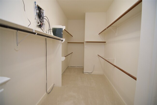 Building Photo - 3015 Bonnebridge Way Blvd