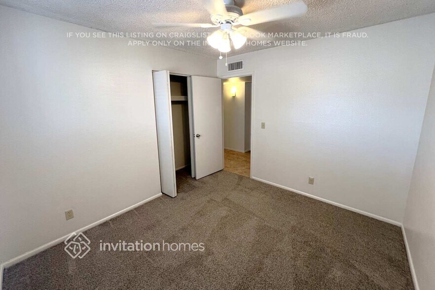 Building Photo - 1129 E Hampton Cir