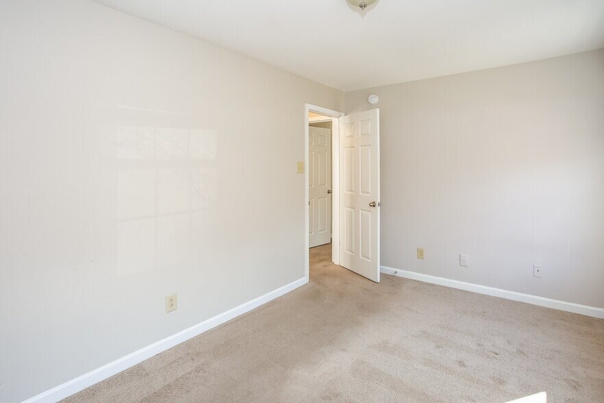 Building Photo - 8804 Old Potters Rd