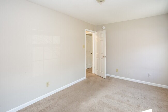 Building Photo - 8804 Old Potters Rd