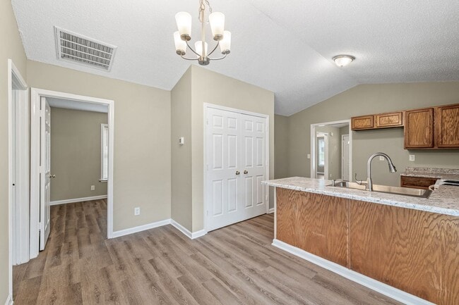 Building Photo - Welcome to this charming 4 bedroom, 2 bathroom home located in Greensboro, NC.