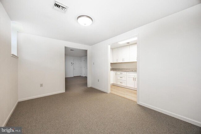 Building Photo - 3183 Main St.