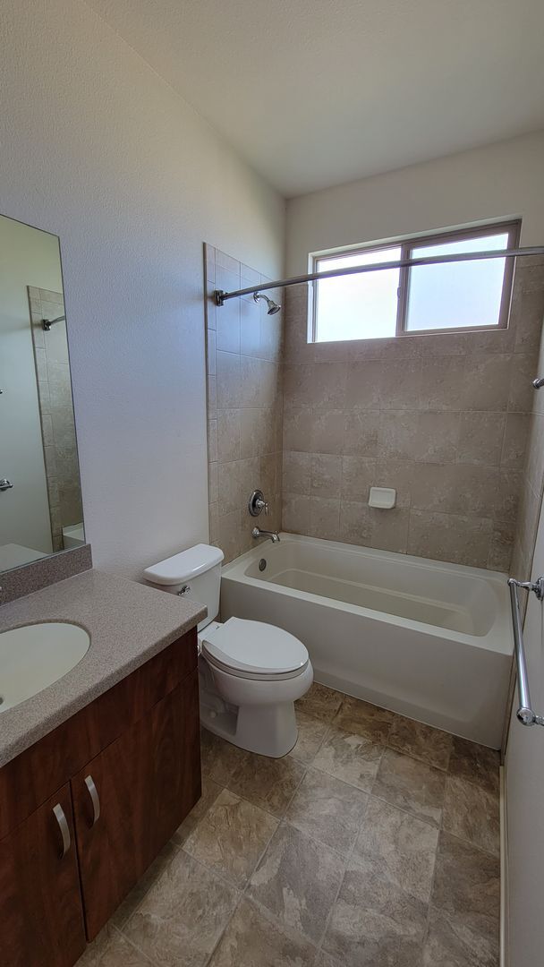 Building Photo - Kahiwelo at Makakilo 3 bedroom home for rent