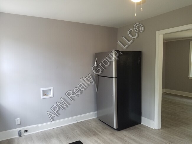 Building Photo - Renovated Three Bedrooms Downtown Columbia