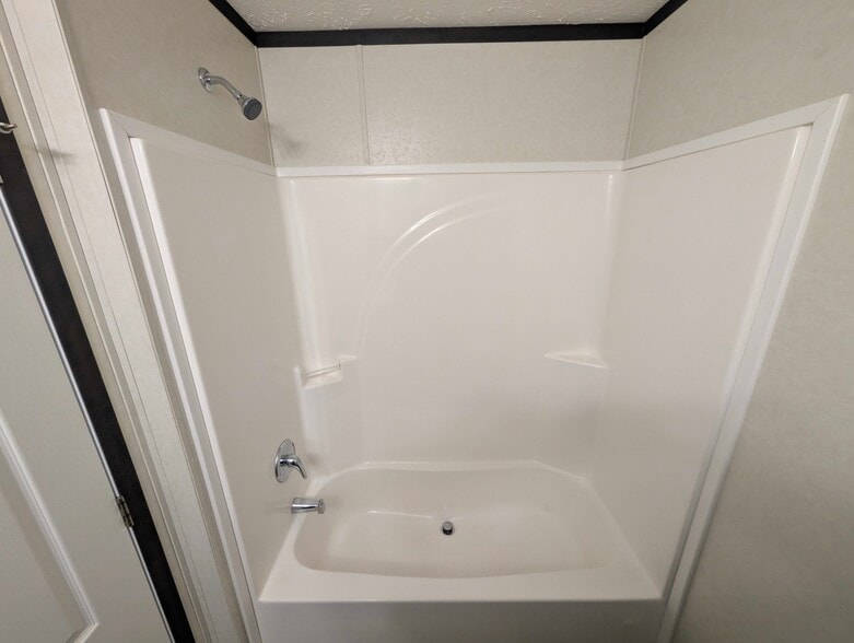 Building Photo - 15881 Villaire Ave