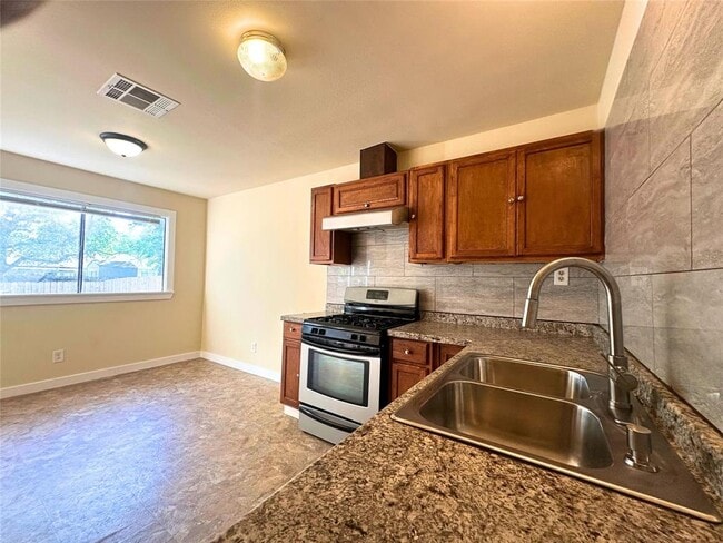 Building Photo - 2525 Dovemeadow Dr