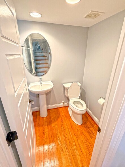 Living Room Powder Room - 870 Belvedere Blvd