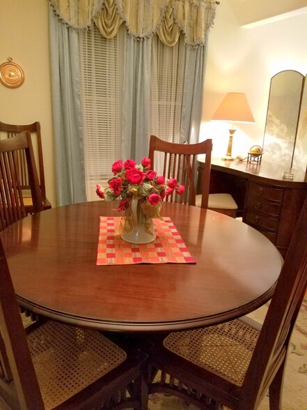 Building Photo - 1317 E 1st St