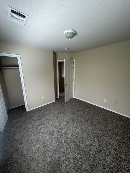 Building Photo - 380 Woodgrove Dr