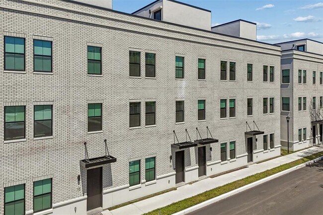Building Photo - 1218 E Kay St