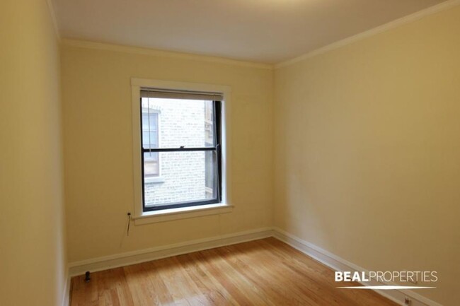 Building Photo - 1 bedroom in CHICAGO IL 60625