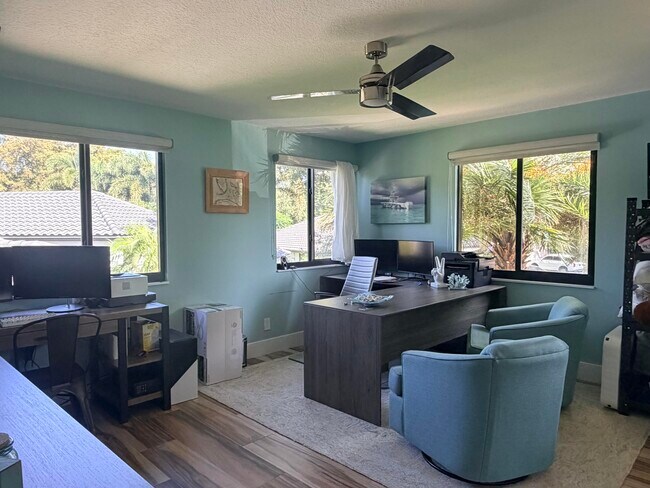 Building Photo - 3041 Perriwinkle Cir