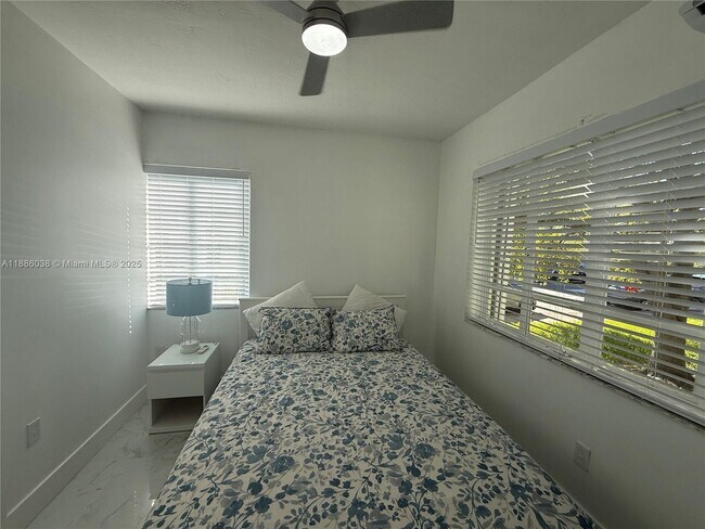 Building Photo - 8340 Crespi Blvd