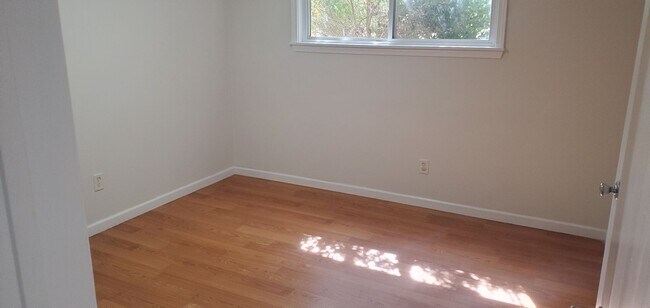 Building Photo - 3211 Martha Dr