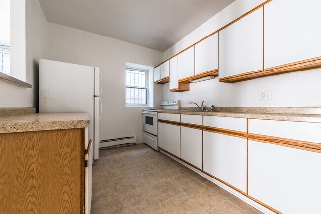 Building Photo - 4814 W Monroe St