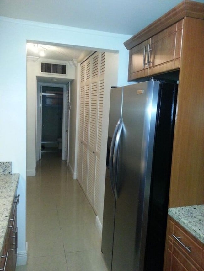 Building Photo - 1725 James Ave