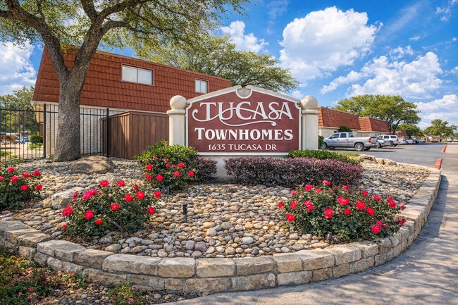 Building Photo - Tucasa Townhomes