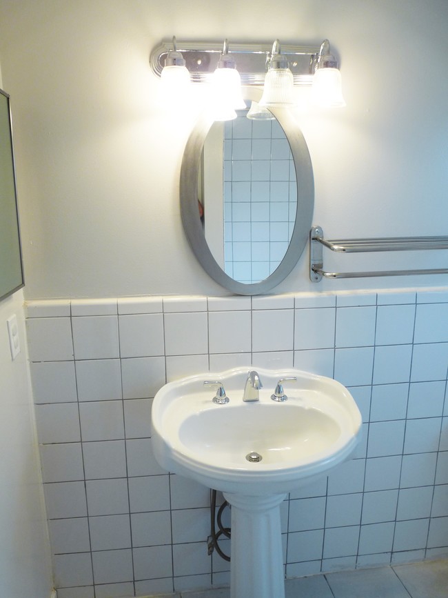 Hall Bathroom with Bathtub/Shower - 1510 Oriole St