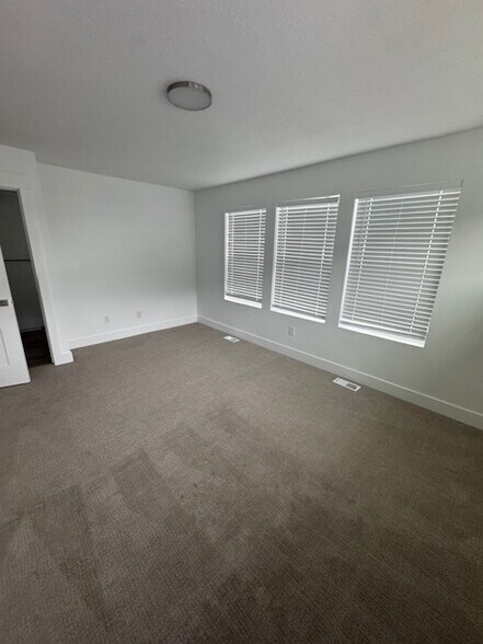 Building Photo - 188 1700 W